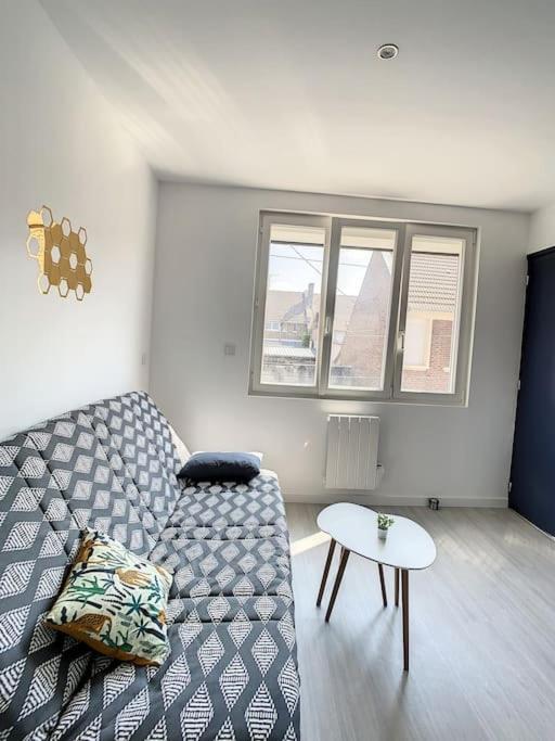 Cosy T2 Wifi Parking Proche Gare Centre Ville Saint-Quentin  Exterior foto