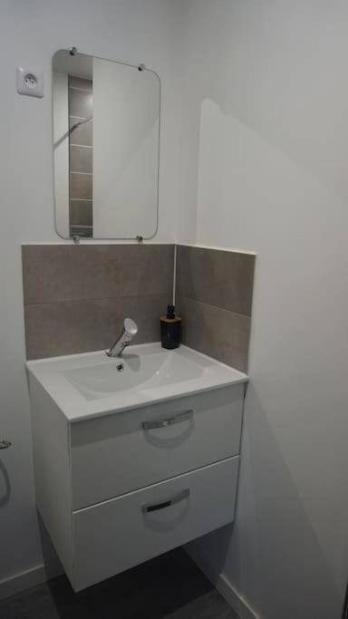 Cosy T2 Wifi Parking Proche Gare Centre Ville Saint-Quentin  Exterior foto