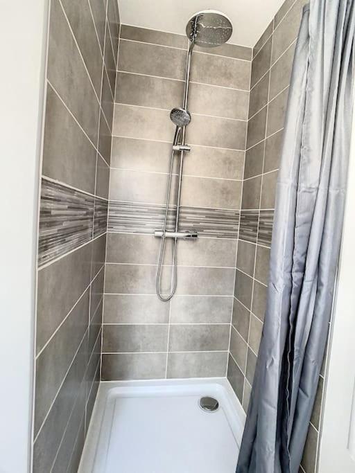Cosy T2 Wifi Parking Proche Gare Centre Ville Saint-Quentin  Exterior foto
